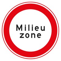 Verkeersbord C22a milieuzone: rond bord met rode rand en de tekst milieu zone